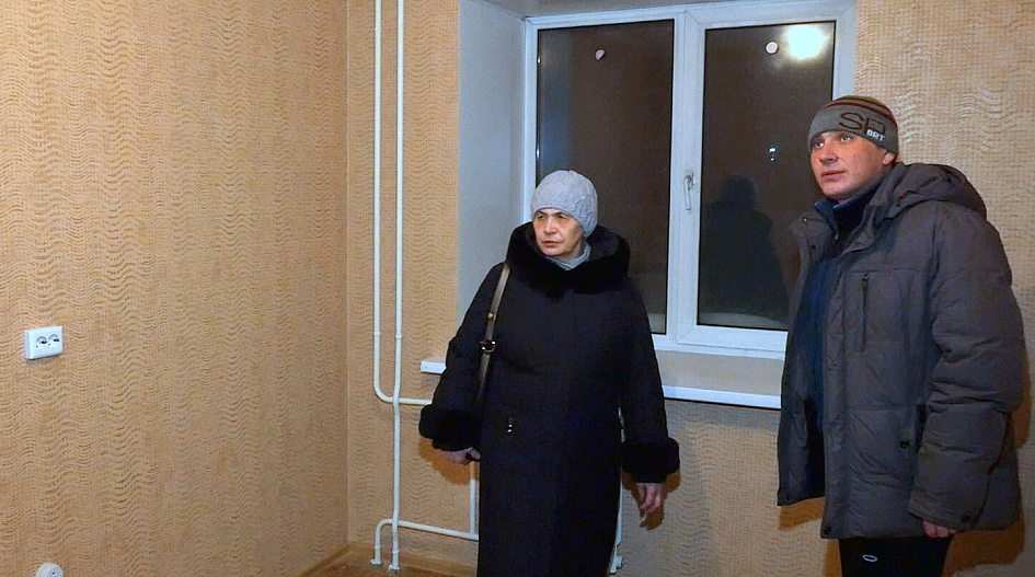 Барнаульская семья отказывается покидать дом, который вот-вот рухнет