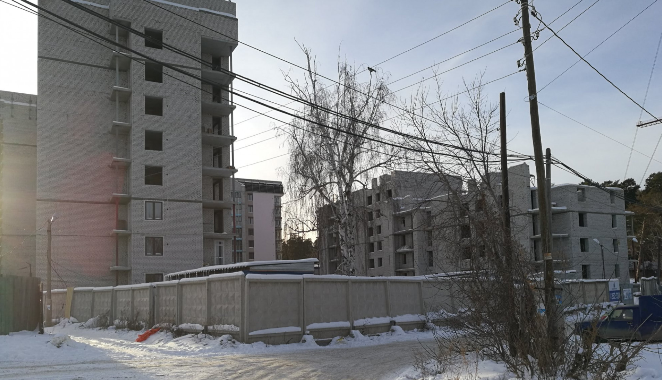 В замороженном жилом комплексе в Барнауле возобновили работы
