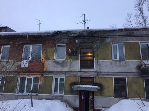 Барнаульская двухэтажка, в которой упал балкон, стала рушиться еще сильнее Барнаульская двухэтажка, в которой упал балкон, стала рушиться еще сильнее