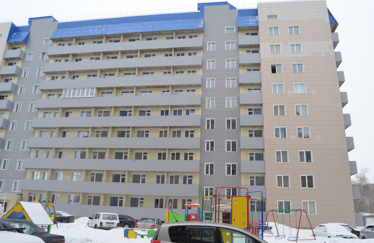 Жильцам аварийных домов в Бийске выдали квартиры в новостройках Жильцам аварийных домов в Бийске выдали квартиры в новостройках