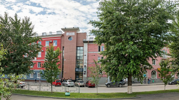 Самое узкое здание в Барнауле выставили на продажу за 90 миллионов рублей Самое узкое здание в Барнауле выставили на продажу за 90 миллионов рублей
