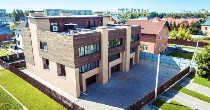 Коттедж с бассейном на крыше продают около барнаульской церкви Коттедж с бассейном на крыше продают около барнаульской церкви