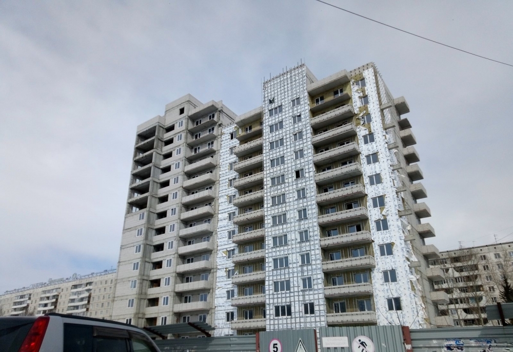 На площадке 14-этажного жилого долгостроя в Барнауле погиб человек На площадке 14-этажного жилого долгостроя в Барнауле погиб человек