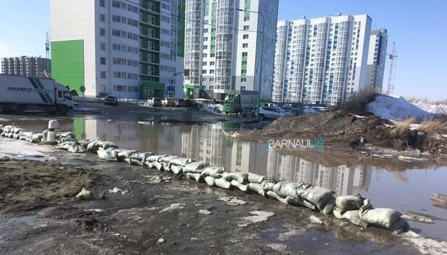 Барнаульские новостройки топит талыми водами Барнаульские новостройки топит талыми водами