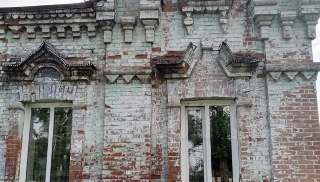 Квартиру в 130-летнем доме выставили на продажу в Бийске Квартиру в 130-летнем доме выставили на продажу в Бийске