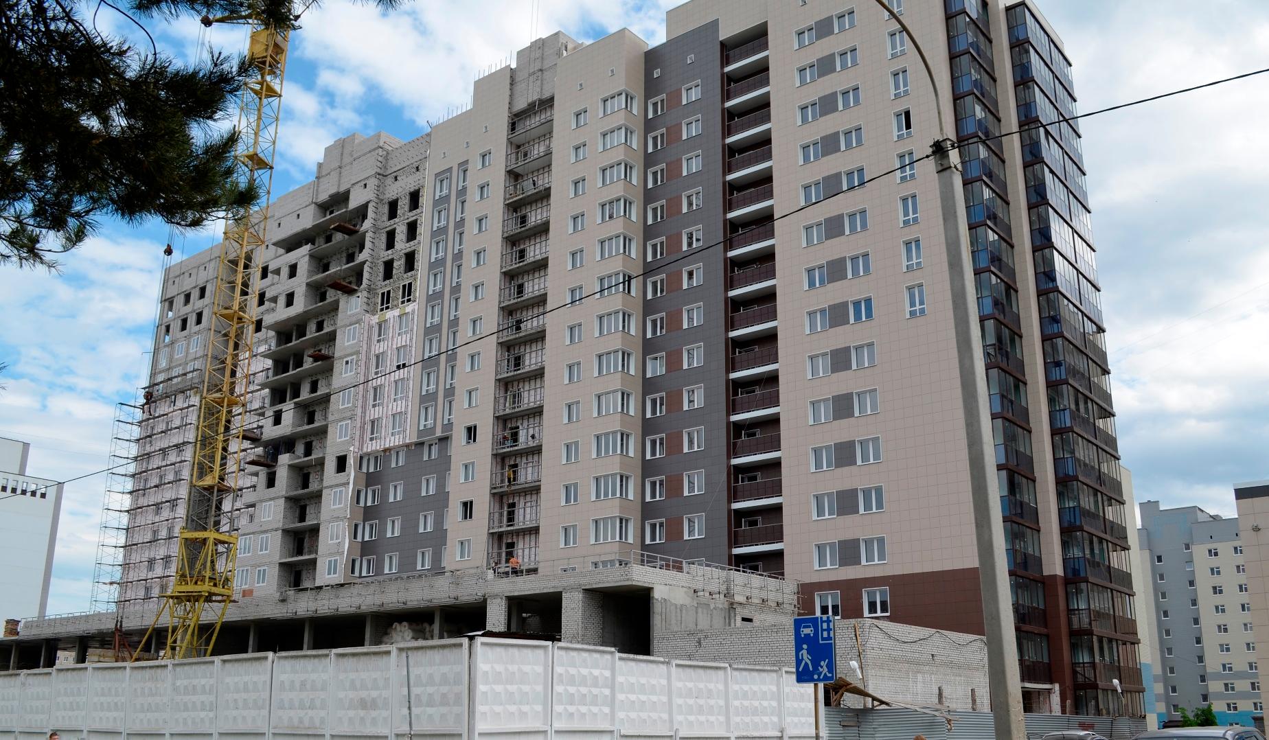 Строительство проблемного многоквартирника в Барнауле снова замедлилось Строительство проблемного многоквартирника в Барнауле снова замедлилось