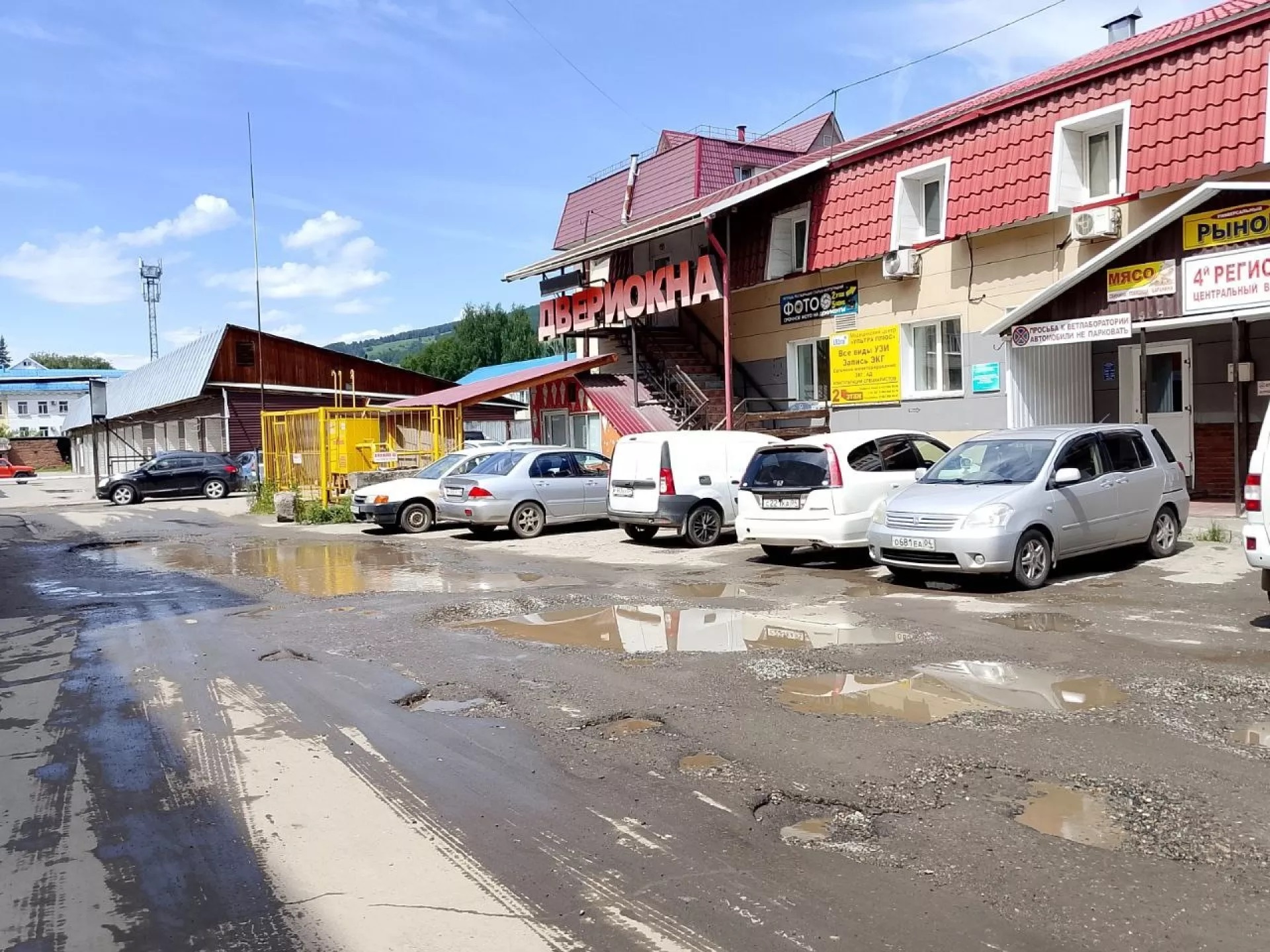 Резонансные дыры: в Горно-Алтайске не могут добиться ремонта дорог у известных ТЦ Резонансные дыры: в Горно-Алтайске не могут добиться ремонта дорог у известных ТЦ