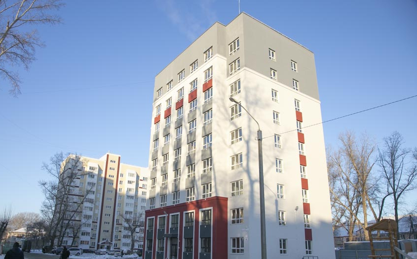 В Барнауле в рекордные сроки построили 9-этажный дом В Барнауле в рекордные сроки построили 9-этажный дом