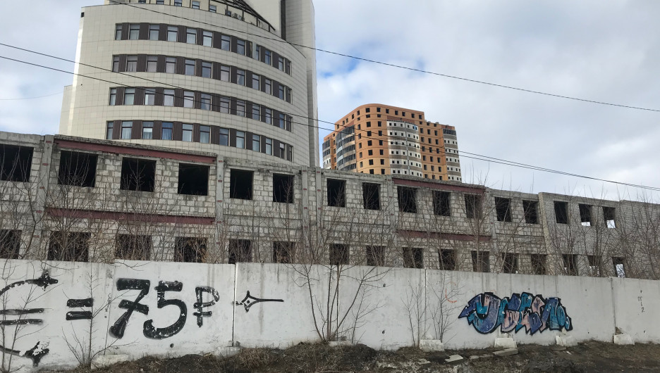 Участок с замороженным 12 лет назад зданием выставили на торги в Барнауле Участок с замороженным 12 лет назад зданием выставили на торги в Барнауле