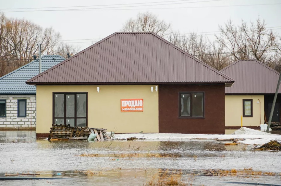 В пригороде Барнаула затопило новые коттеджные поселки
